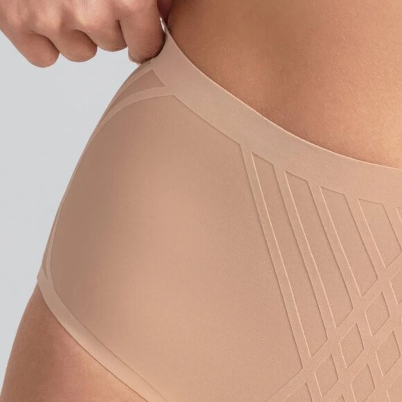 NWT HONEYLOVE Silhouette Thong in Sand Color Size M - Picture 2 of 3